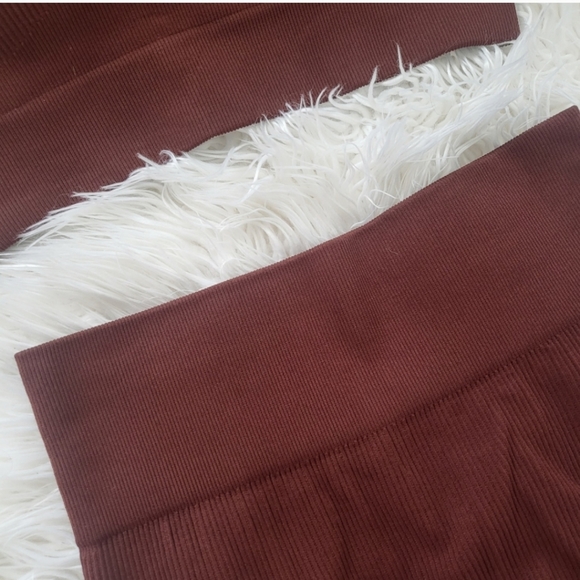 Women's Ribbed Workout Set - Picture 6 of 8